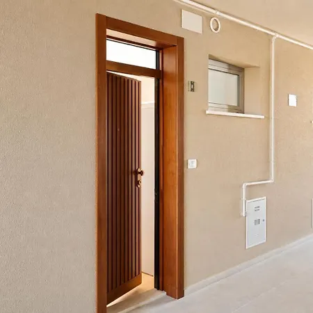 Skymare - Beachfront Sea View Apartmán
