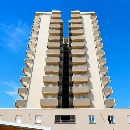 Skymare - Beachfront Sea View Apartmán